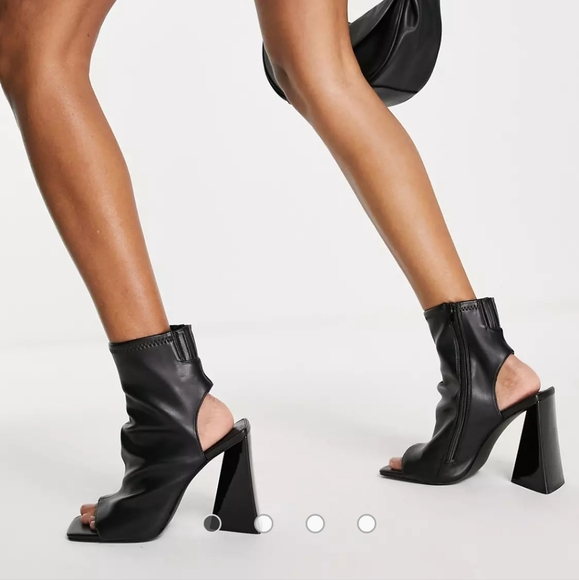 🤑SOLD🤑Steve Madden Safia Cutout Black Bootie - Picture 16 of 16